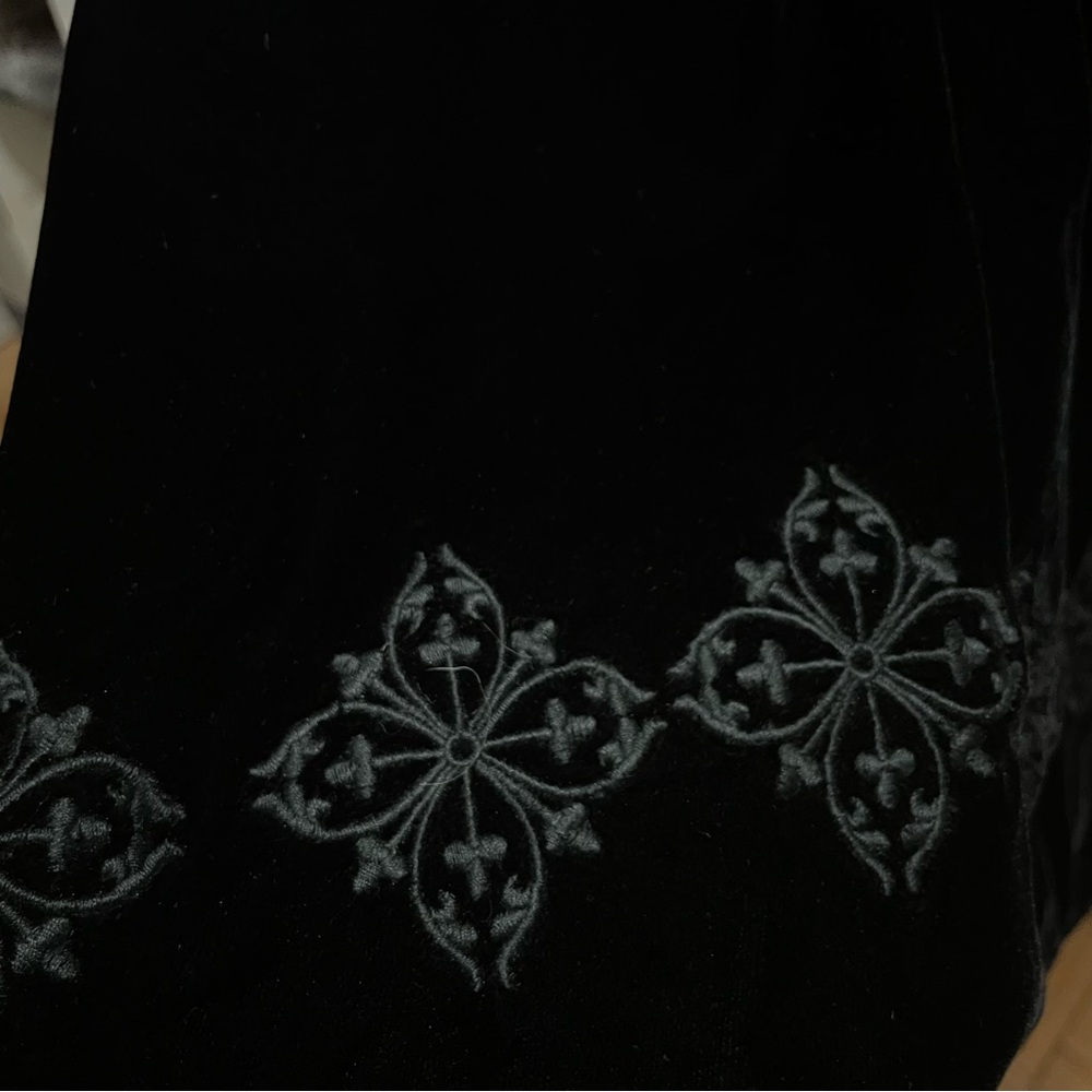 sleeveless black velvet shift dress - Picture 5 of 7